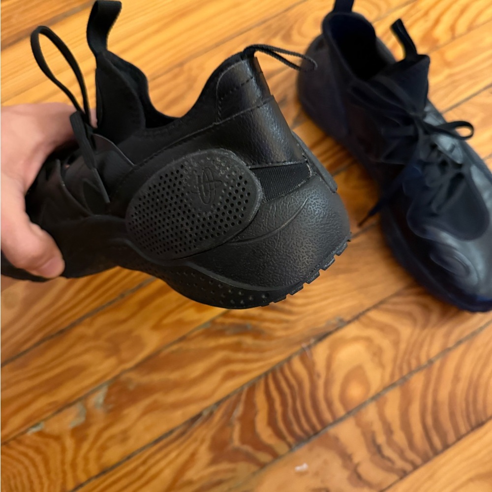 Nike Edge Sneakers
